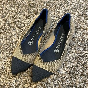 Used pair of pointed toes in great condition, I loved them but too small